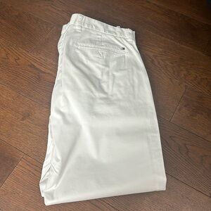 Tommy Hilfiger. Men’s, white pants.